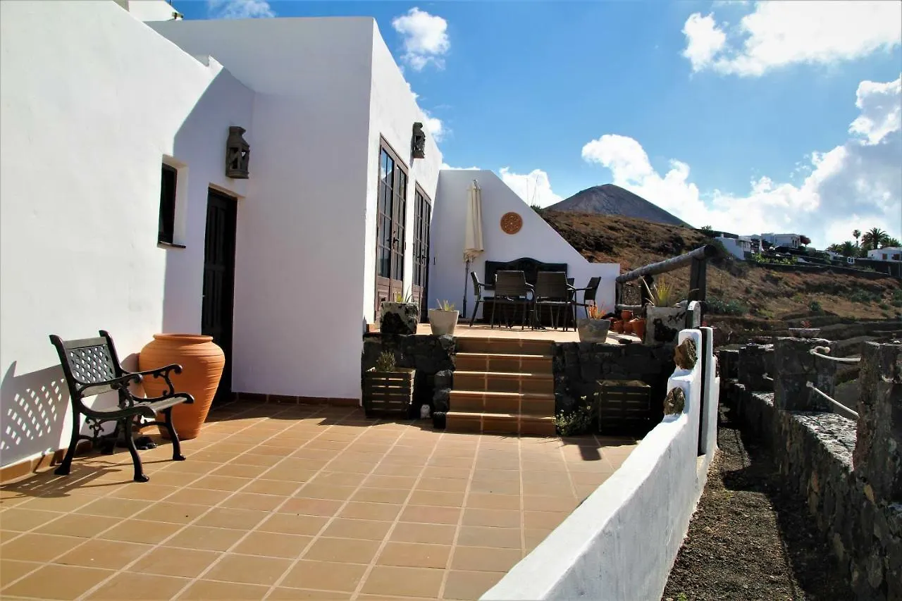 Villa Casa Caldera Guiguan à Tinajo
